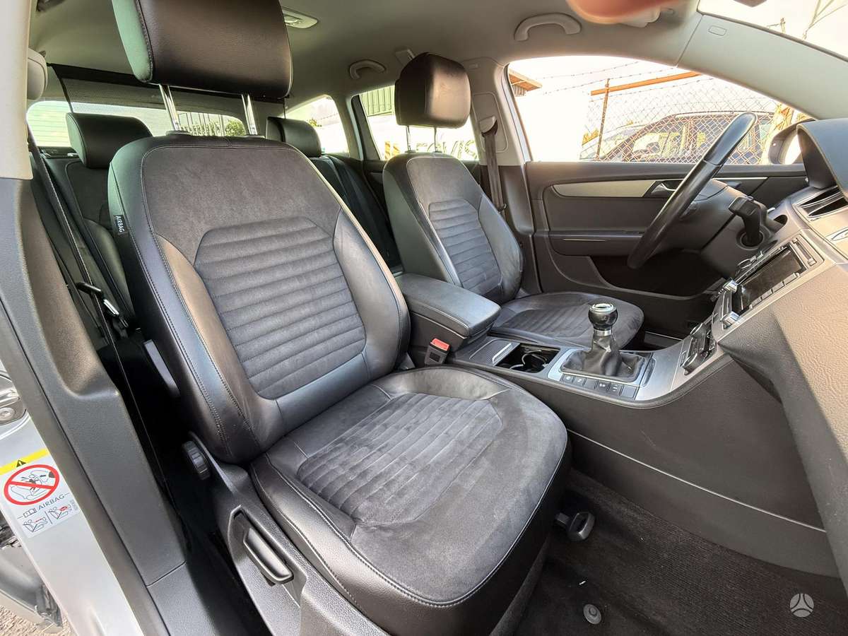 Volkswagen Passat 2011 — photo 16