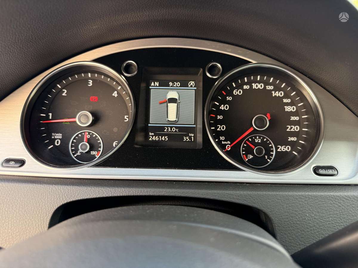 Volkswagen Passat 2011 — photo 19