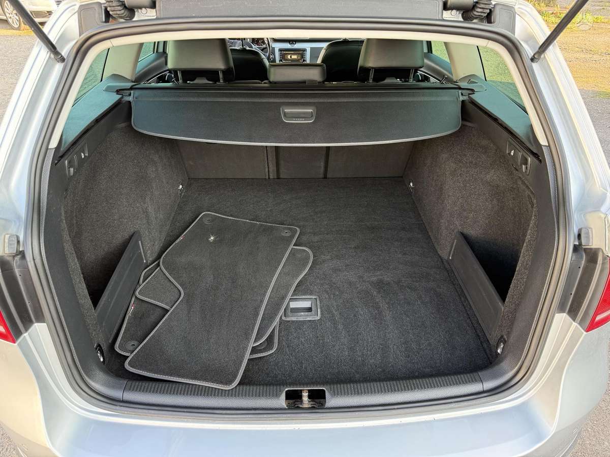 Volkswagen Passat 2011 — photo 6
