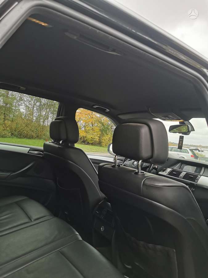 BMW X5 2010 — photo 15