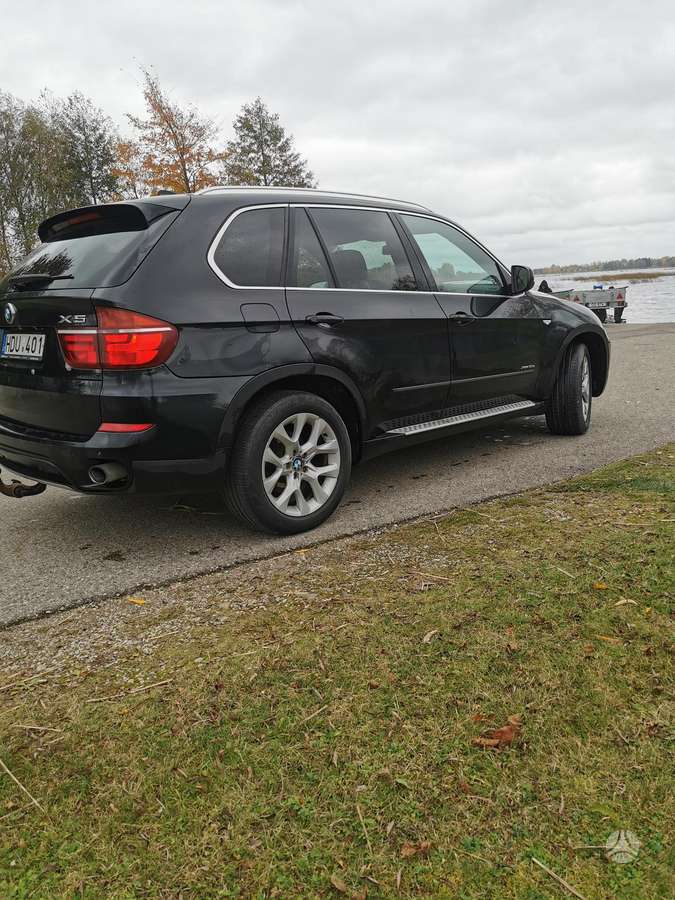 BMW X5 2010 — interior