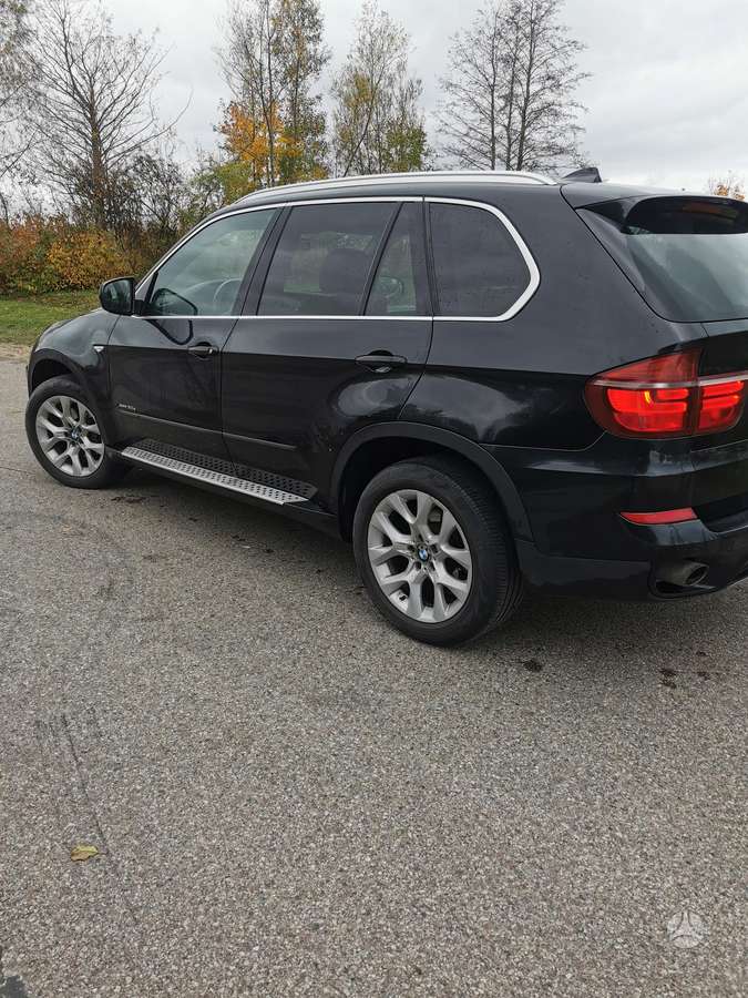 BMW X5 2010 — photo 6