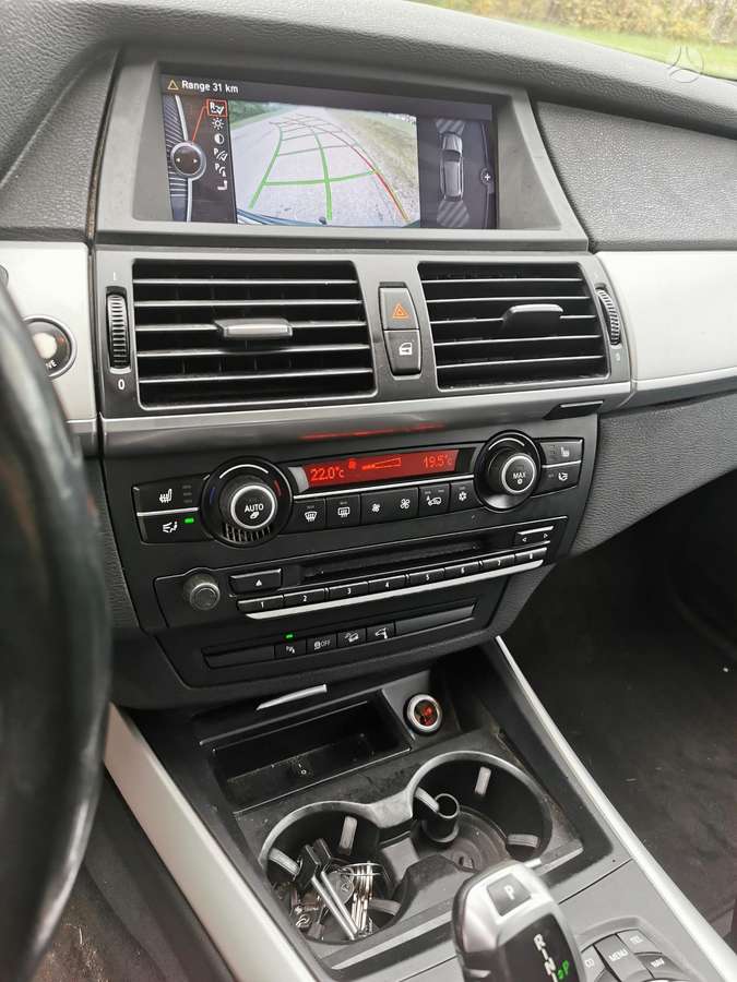 BMW X5 2010 — photo 9
