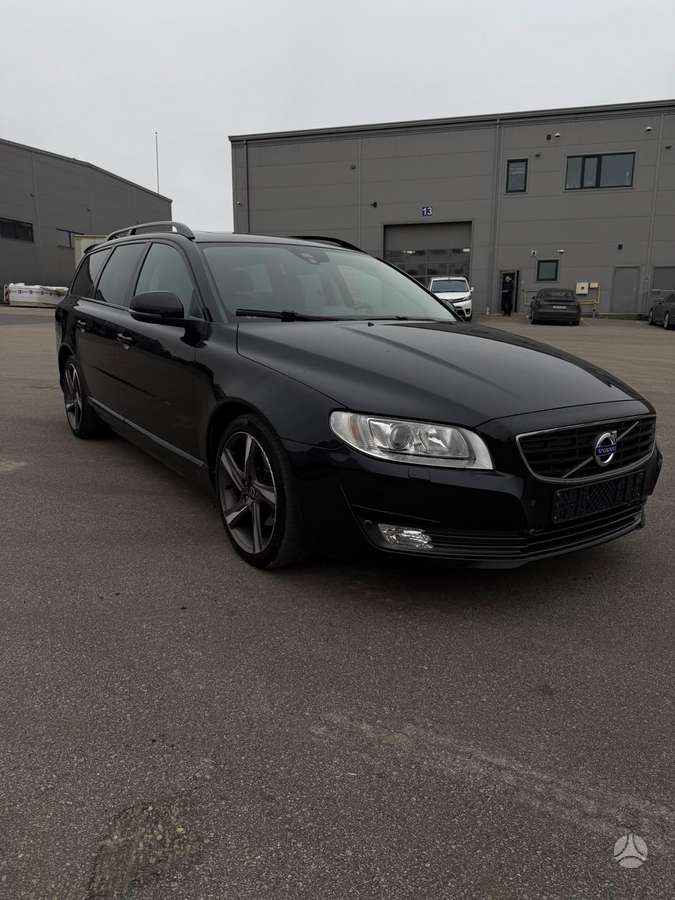 Volvo V70 2014 — rear view