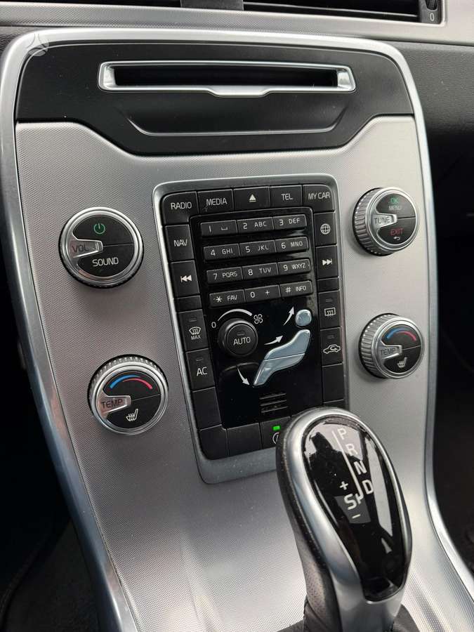 Volvo V70 2014 — photo 9