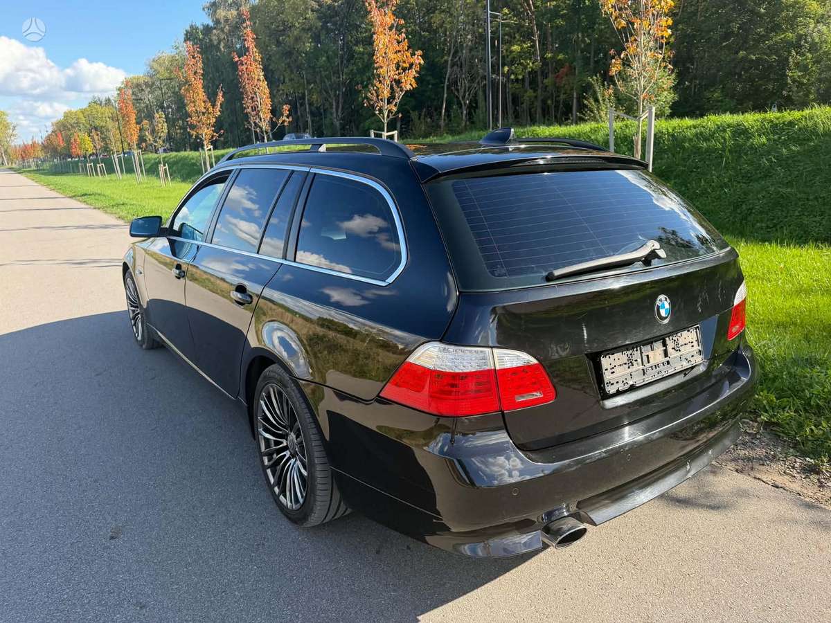 BMW 520 2008 — салон