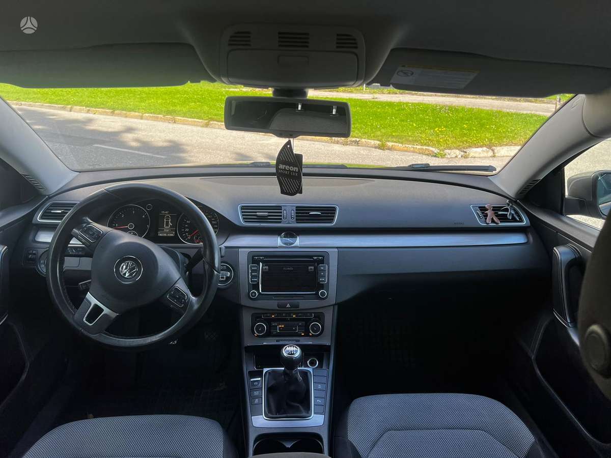 Volkswagen Passat 2011 — photo 7