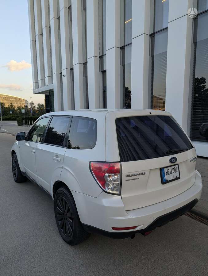 Subaru Forester 2010 — interior
