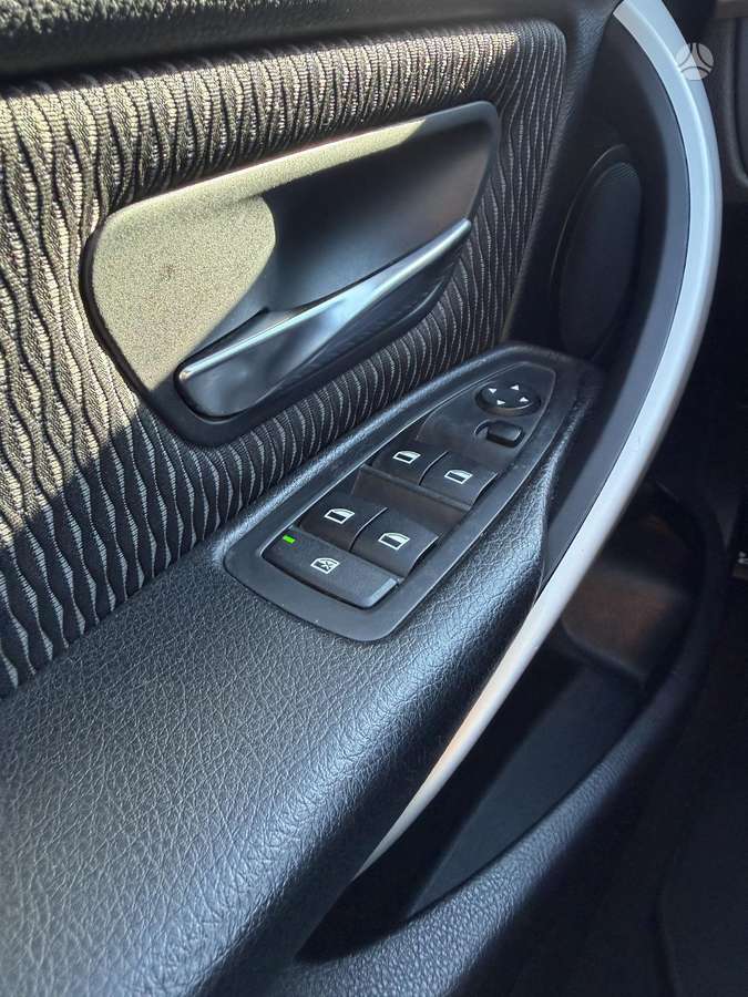 BMW 320 2013 — photo 12