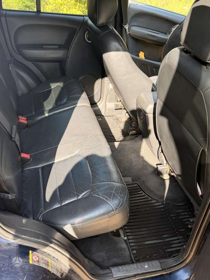 Jeep Cherokee 2004 — photo 13