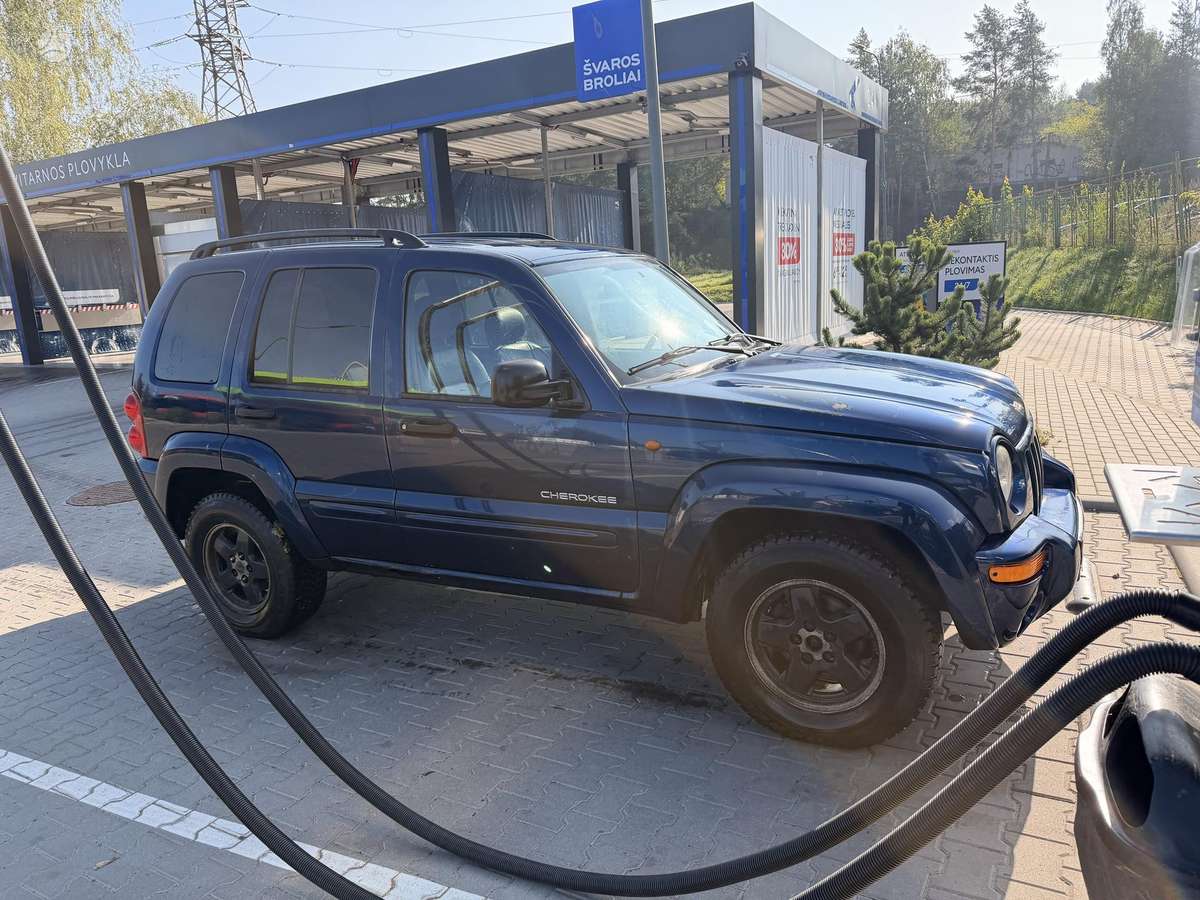 Jeep Cherokee 2004 — photo 8