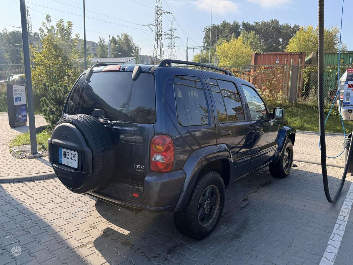 Jeep Cherokee 2004 — photo 9