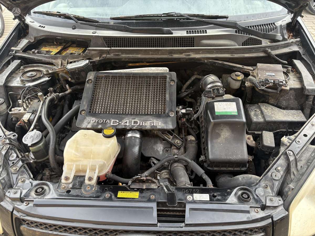 Toyota RAV4 2005 — двигун 1995 cm³, 116 HP (85kW)