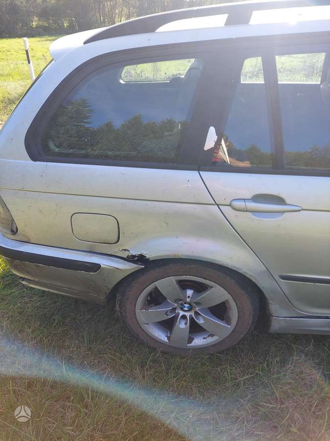 BMW 320 2005 — rear view