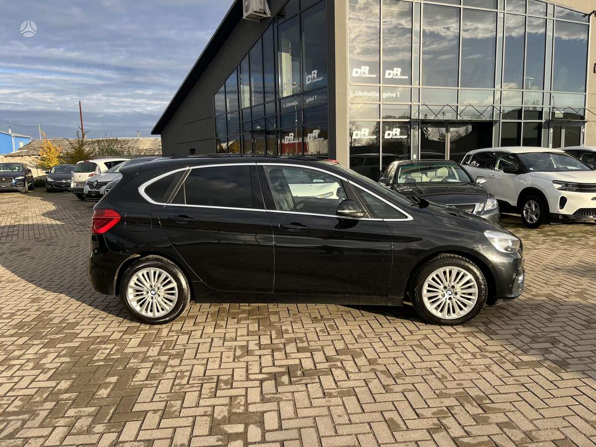 BMW 218 2015 — вигляд ззаду