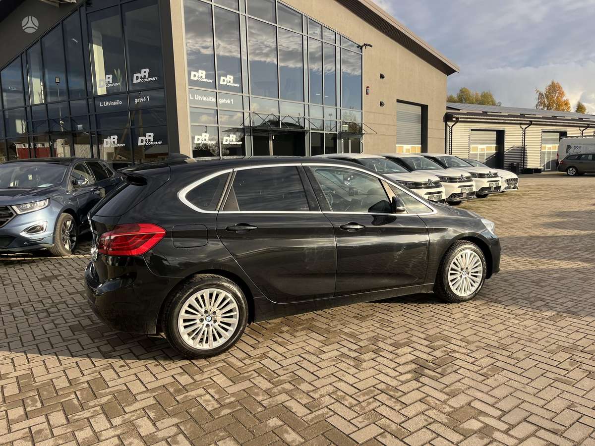 BMW 218 2015 — салон