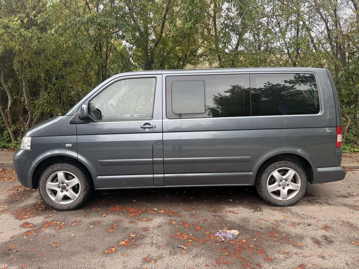 Volkswagen Multivan 2005 — interior