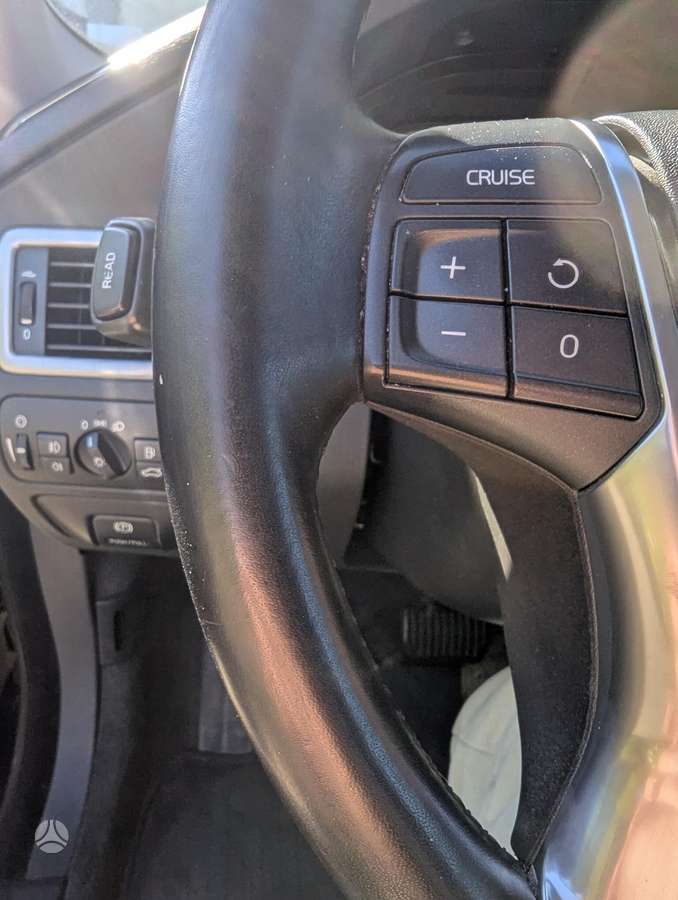 Volvo V70 2011 — photo 10