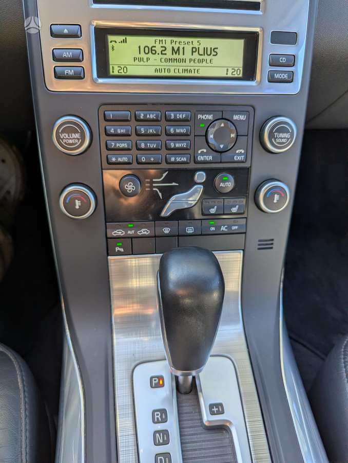 Volvo V70 2011 — photo 11