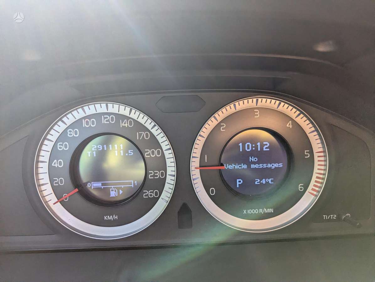 Volvo V70 2011 — photo 12