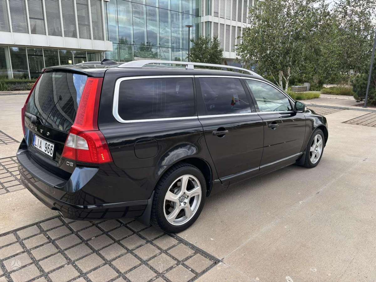 Volvo V70 2011 — engine 2400 cm³, 205 HP (151kW)