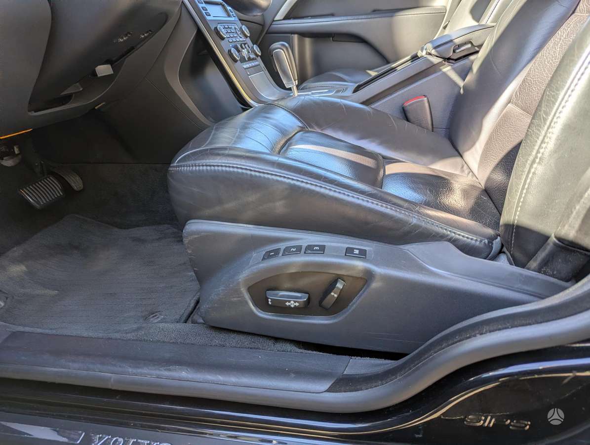 Volvo V70 2011 — photo 6