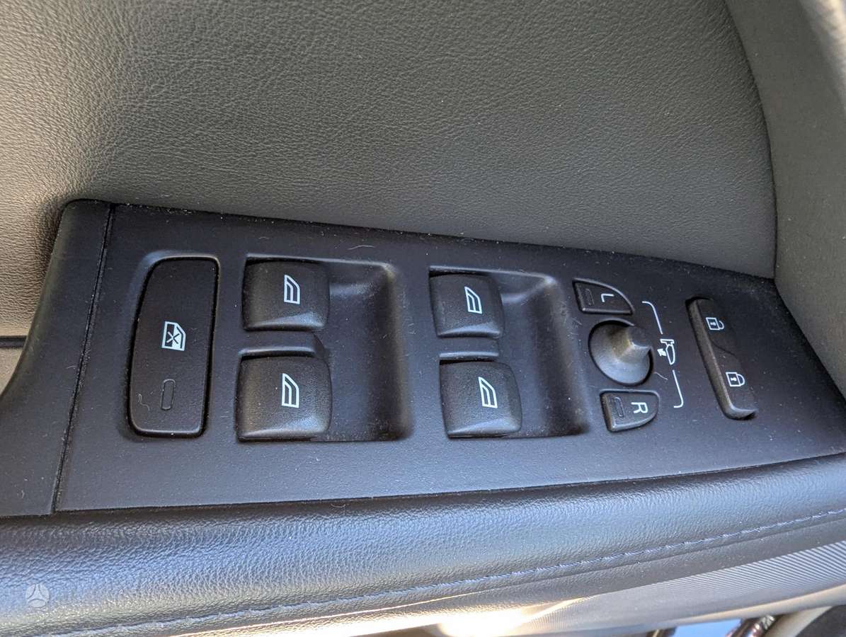 Volvo V70 2011 — photo 7
