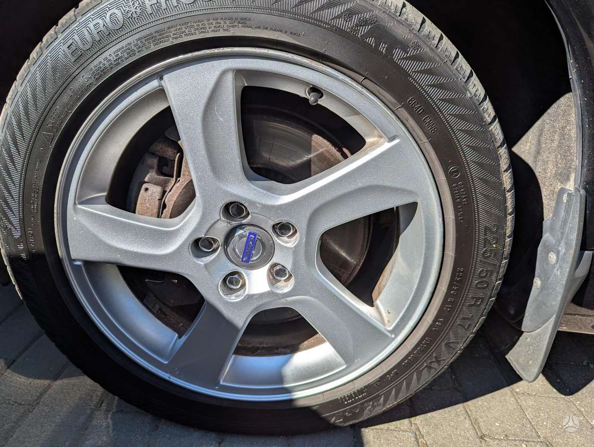 Volvo V70 2011 — photo 9