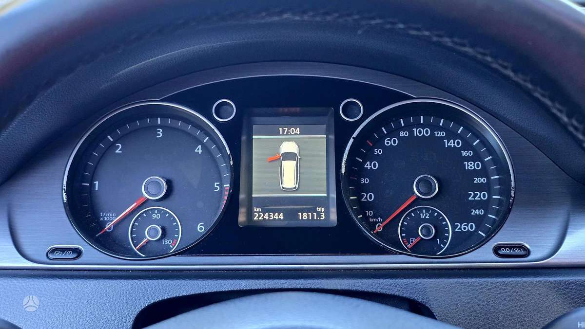 Volkswagen Passat 2013 — photo 10