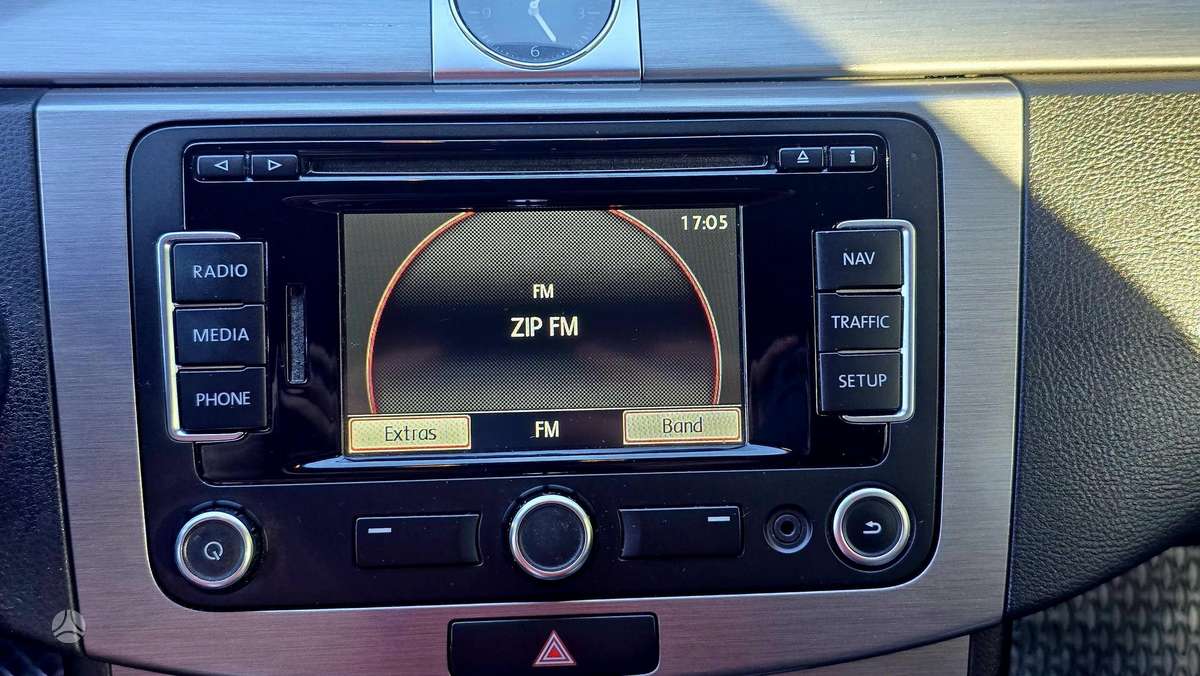 Volkswagen Passat 2013 — photo 11