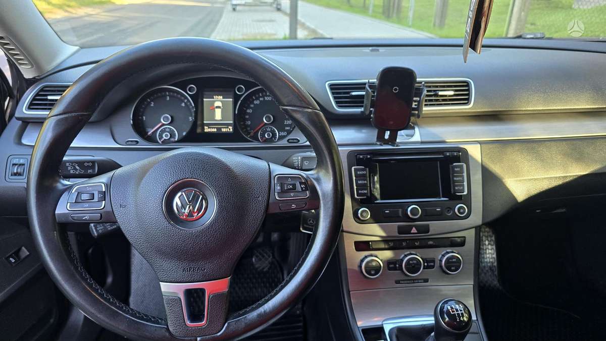 Volkswagen Passat 2013 — photo 9