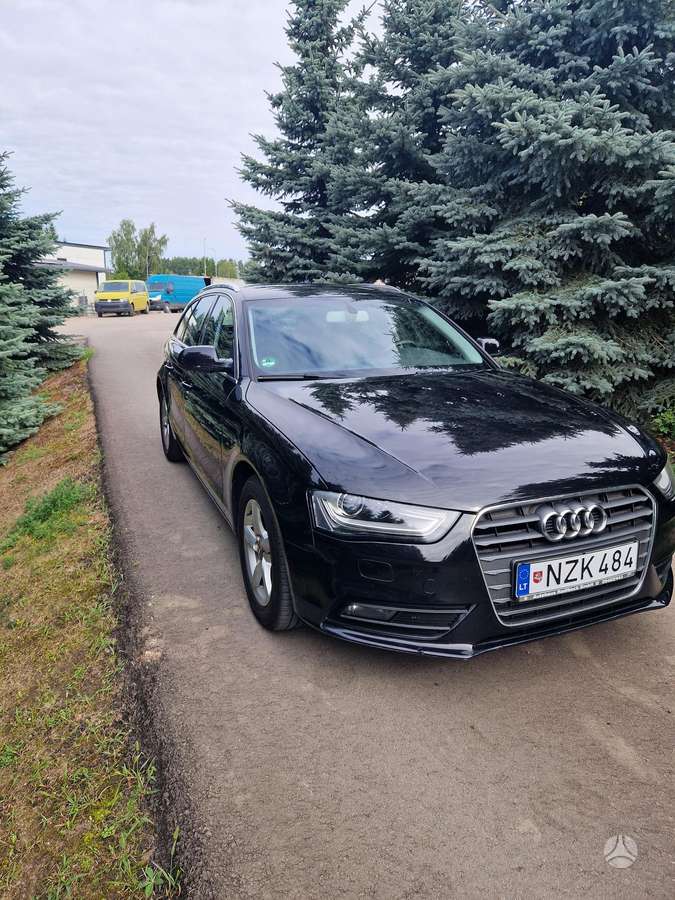 Audi A4 2012 — вигляд ззаду