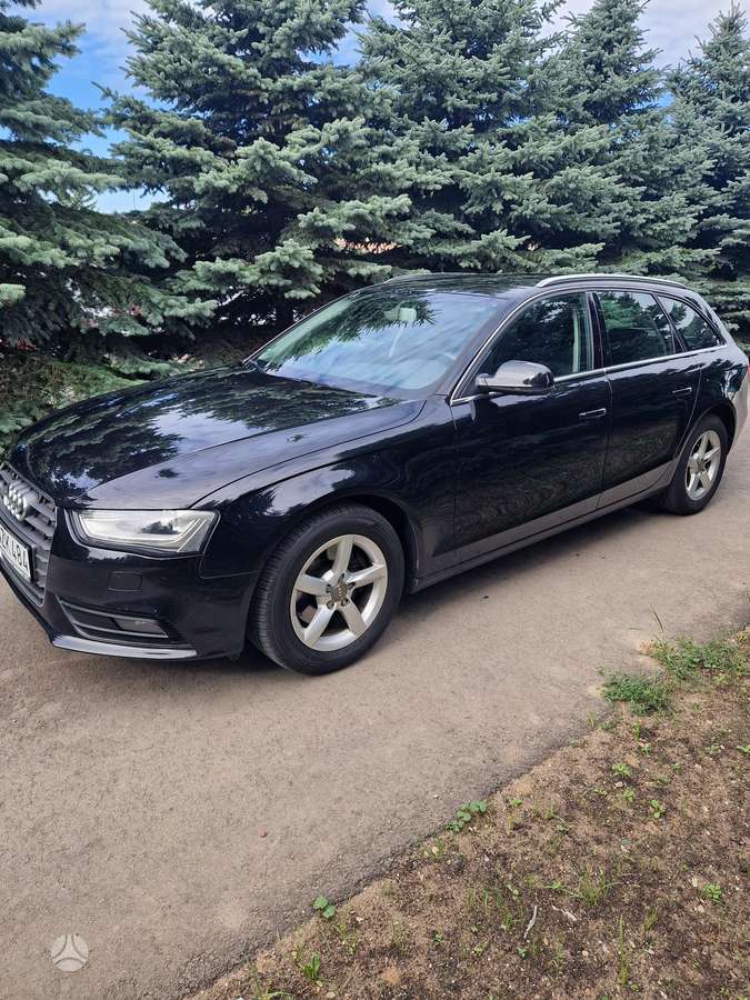 Audi A4 2012 — салон