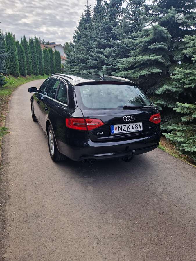 Audi A4 2012 — двигун 1968 cm³, 143 HP (105kW)