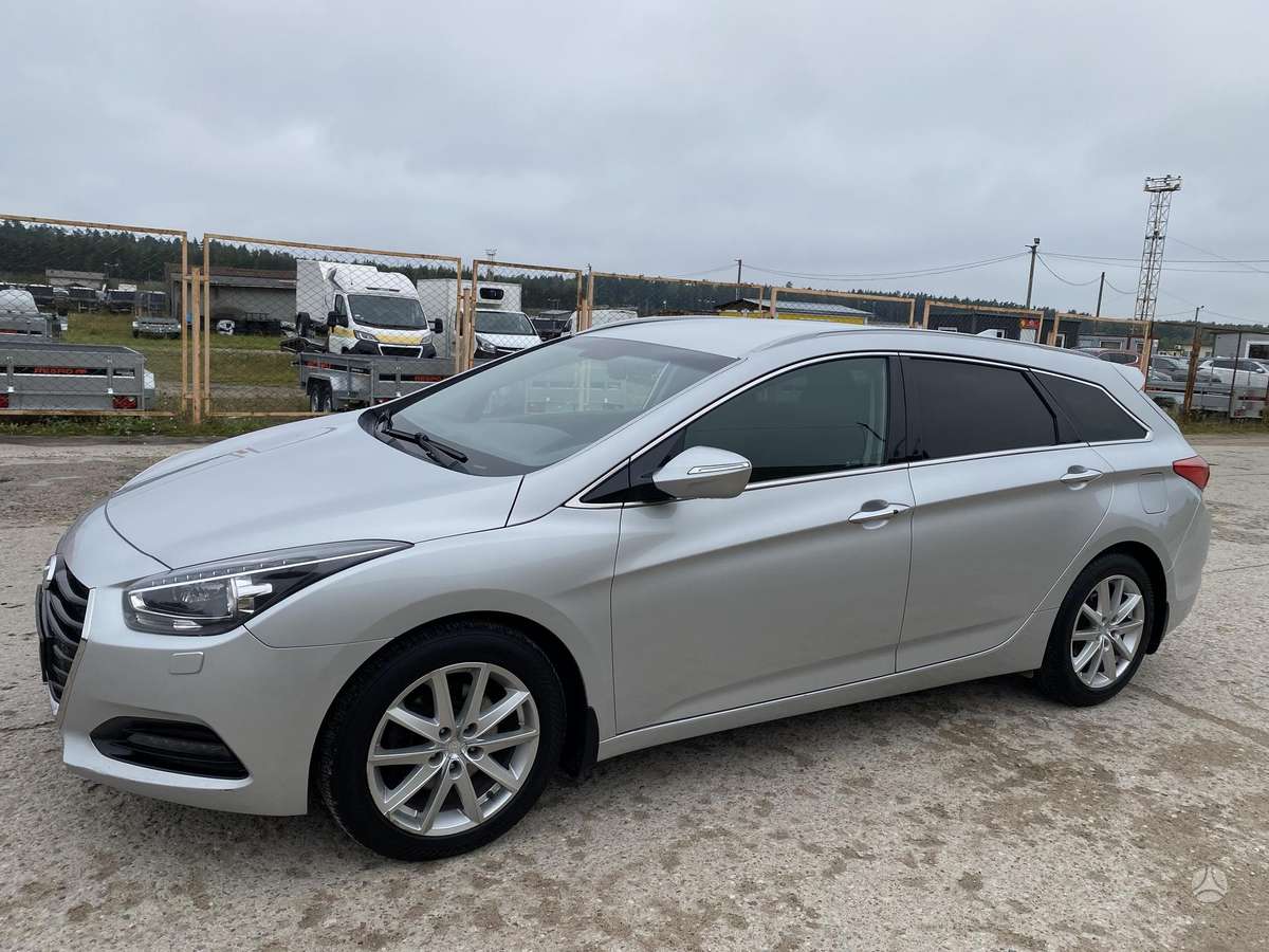 Hyundai i40 2015 — interior