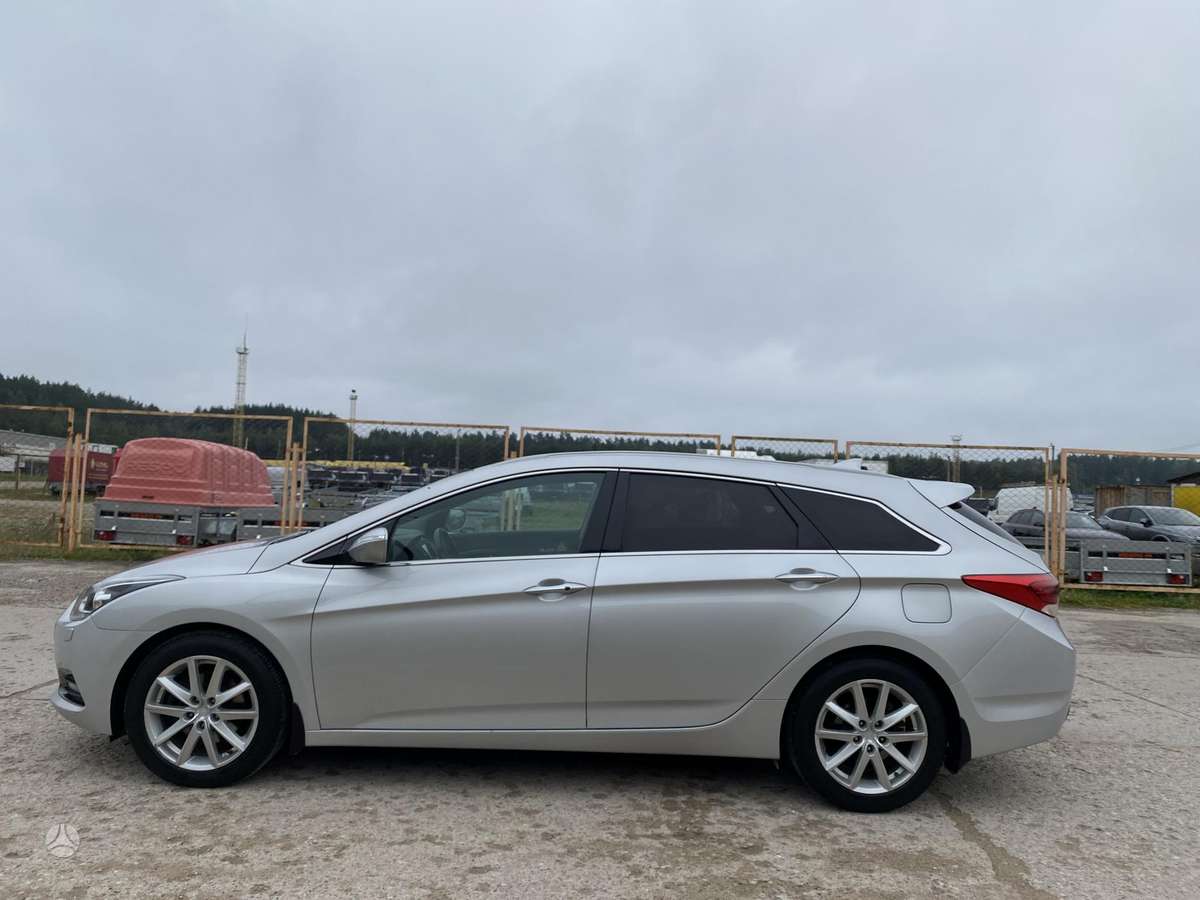 Hyundai i40 2015 — engine 1685 cm³, 141 HP (104kW)