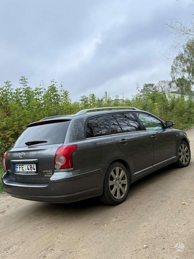 Toyota Avensis 2007 — rear view