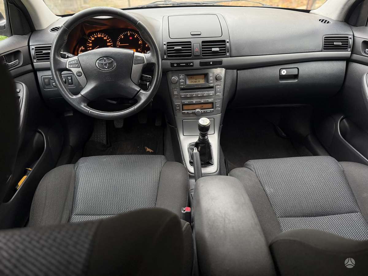 Toyota Avensis 2007 — interior