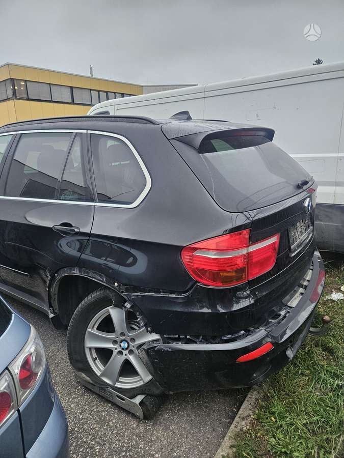 BMW X5 2009 — салон