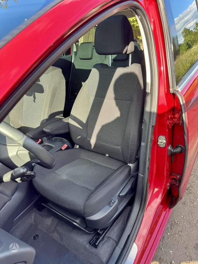 Peugeot 5008 2012 — photo 9