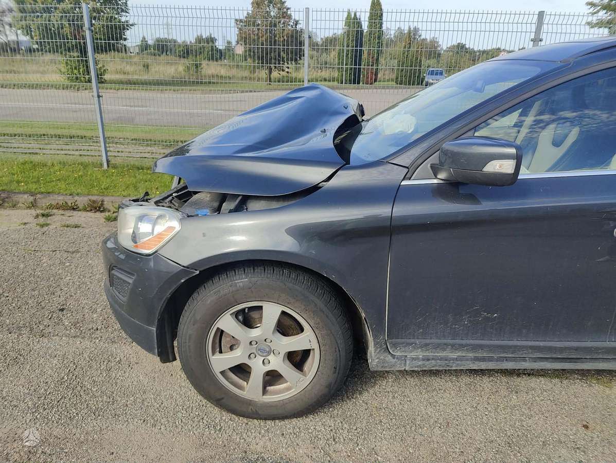 Volvo XC60 2010 — photo 11
