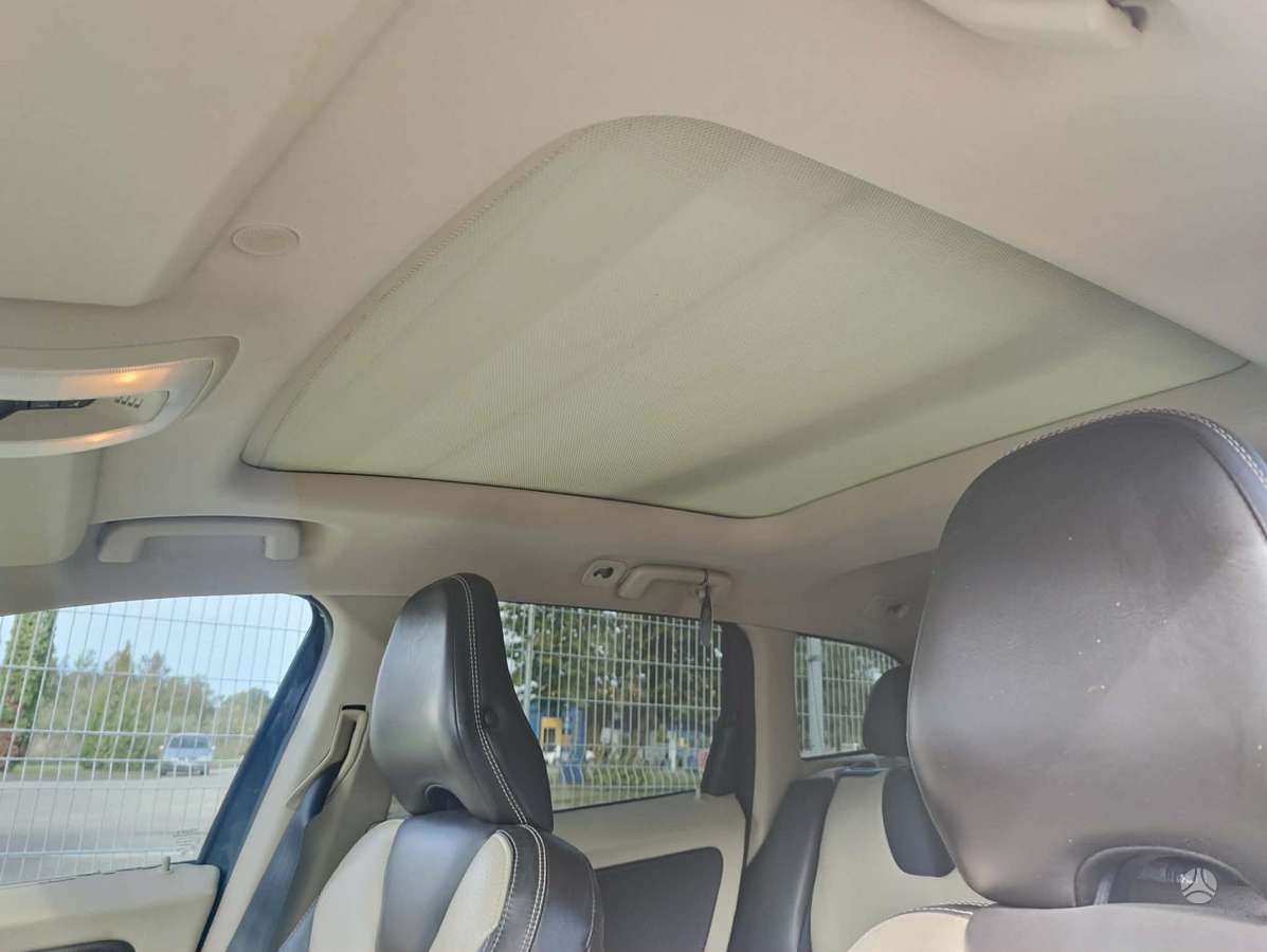 Volvo XC60 2010 — interior