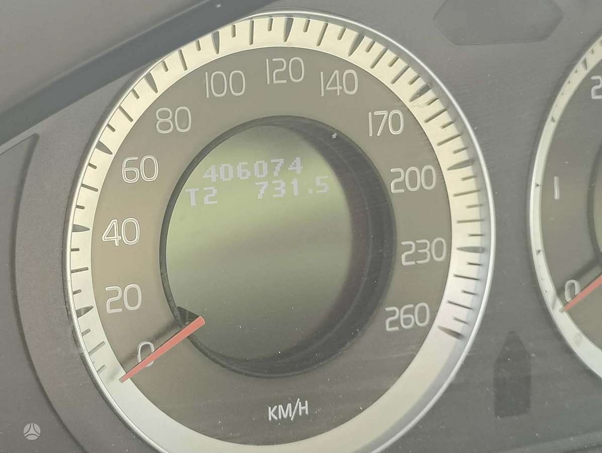 Volvo XC60 2010 — engine 2400 cm³, 163 HP (120kW)