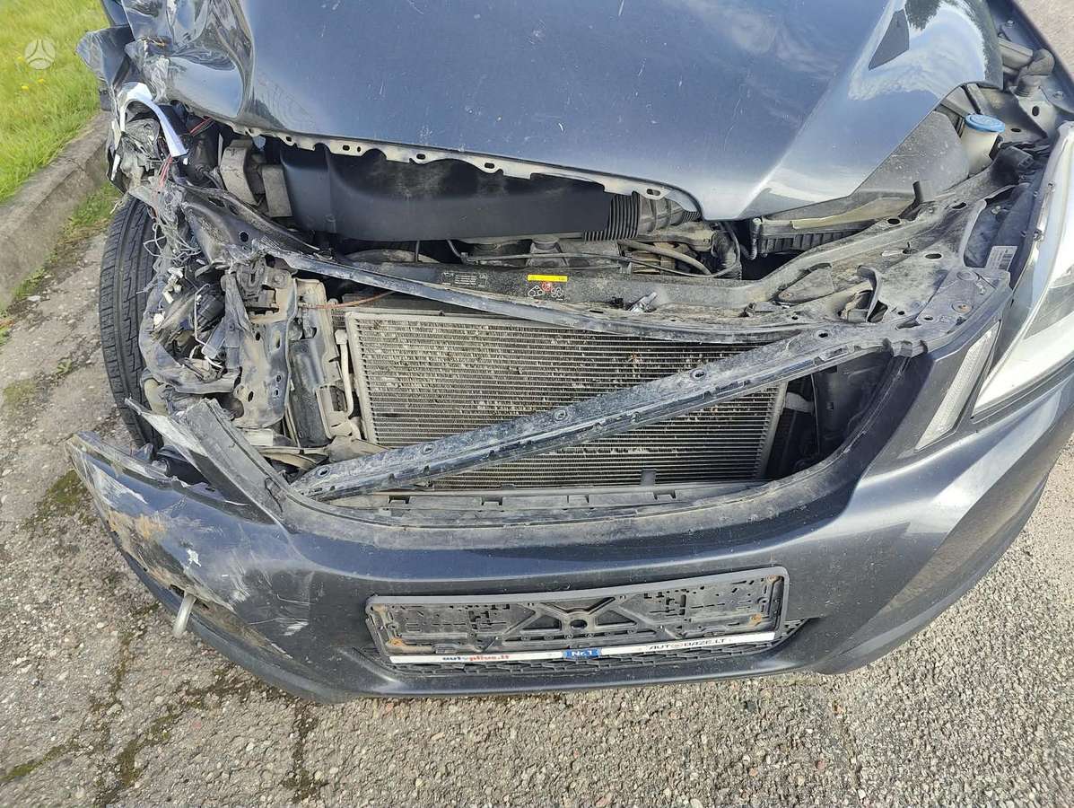 Volvo XC60 2010 — photo 7