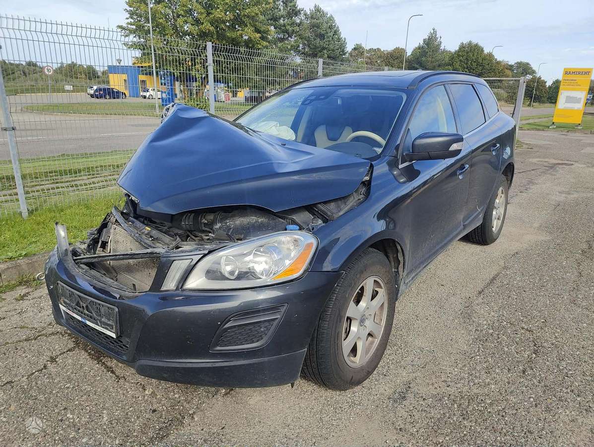 Volvo XC60 2010 — photo 8