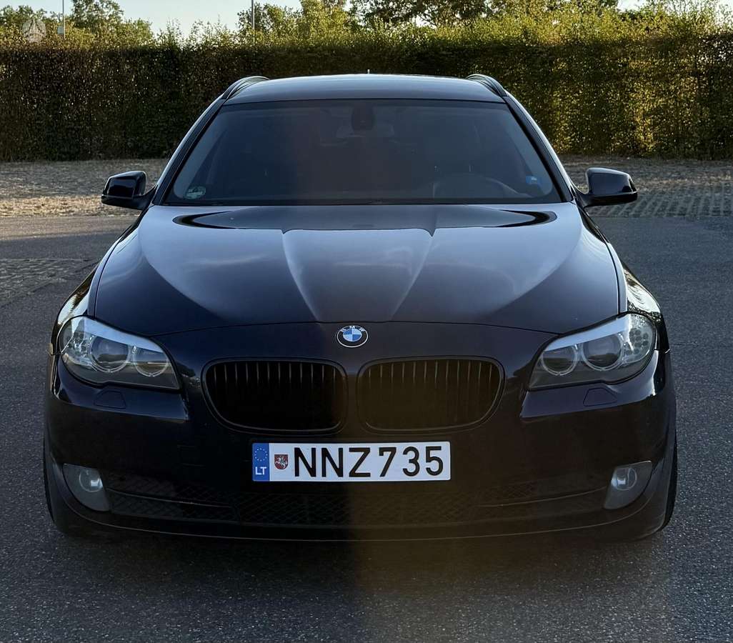 BMW 525 2012 — rear view