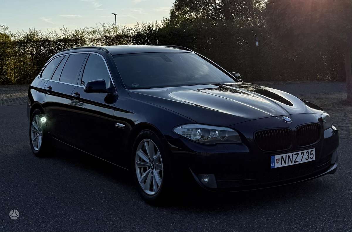 BMW 525 2012 — interior