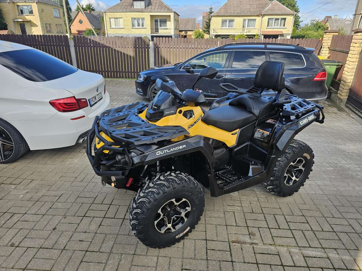 Can-Am Outlander 2013 — interior
