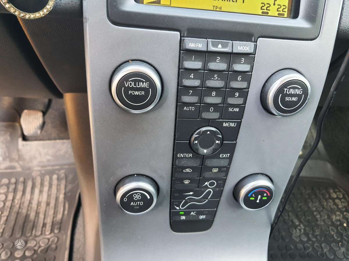 Volvo V50 2011 — photo 16