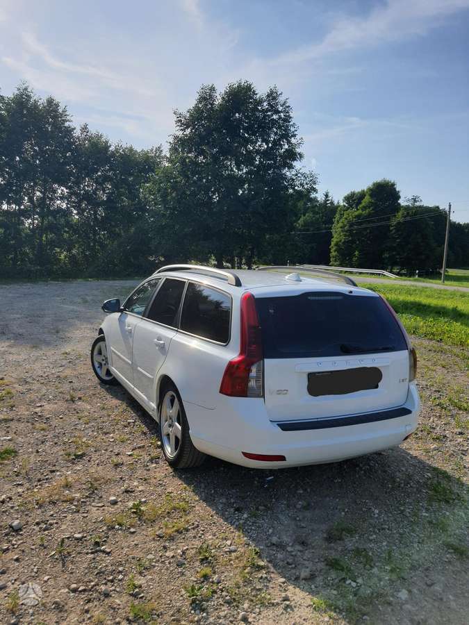 Volvo V50 2011 — engine 1560 cm³, 114 HP (84kW)